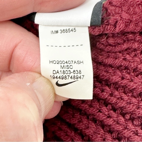 Nike Swoosh Logo Knit Hat - Picture 3 of 4